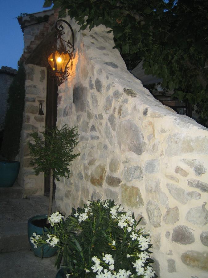 Bed and Breakfast Les Vieux Murs Montfort  Exterior foto